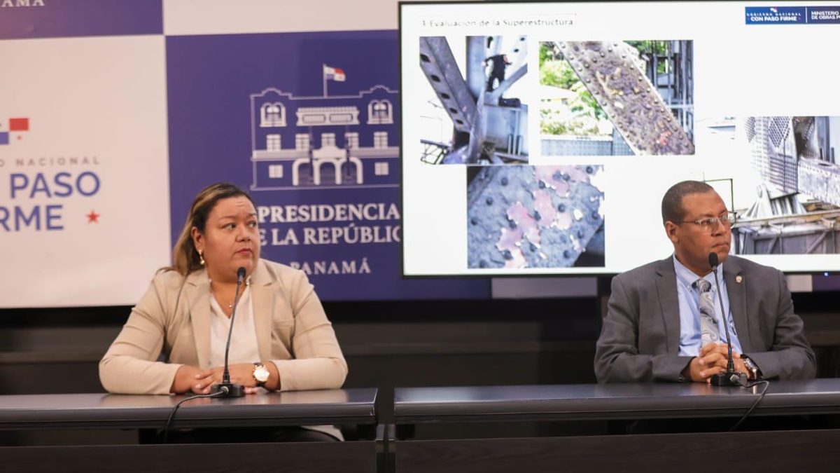 The Bridge of the Americas spanning the Panama Canal with vehicles crossing under clear daylight