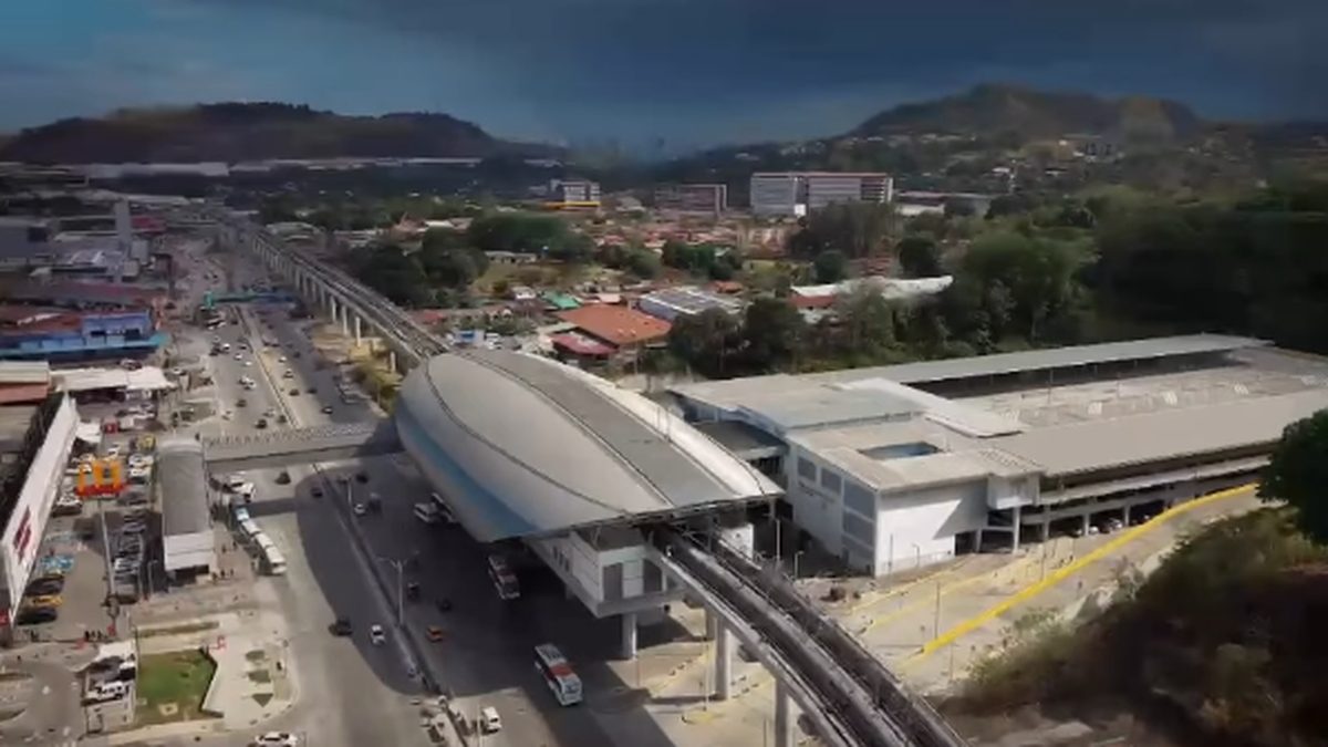 MiBus buses and passengers at the new Villa Zaita interchange in Panama City