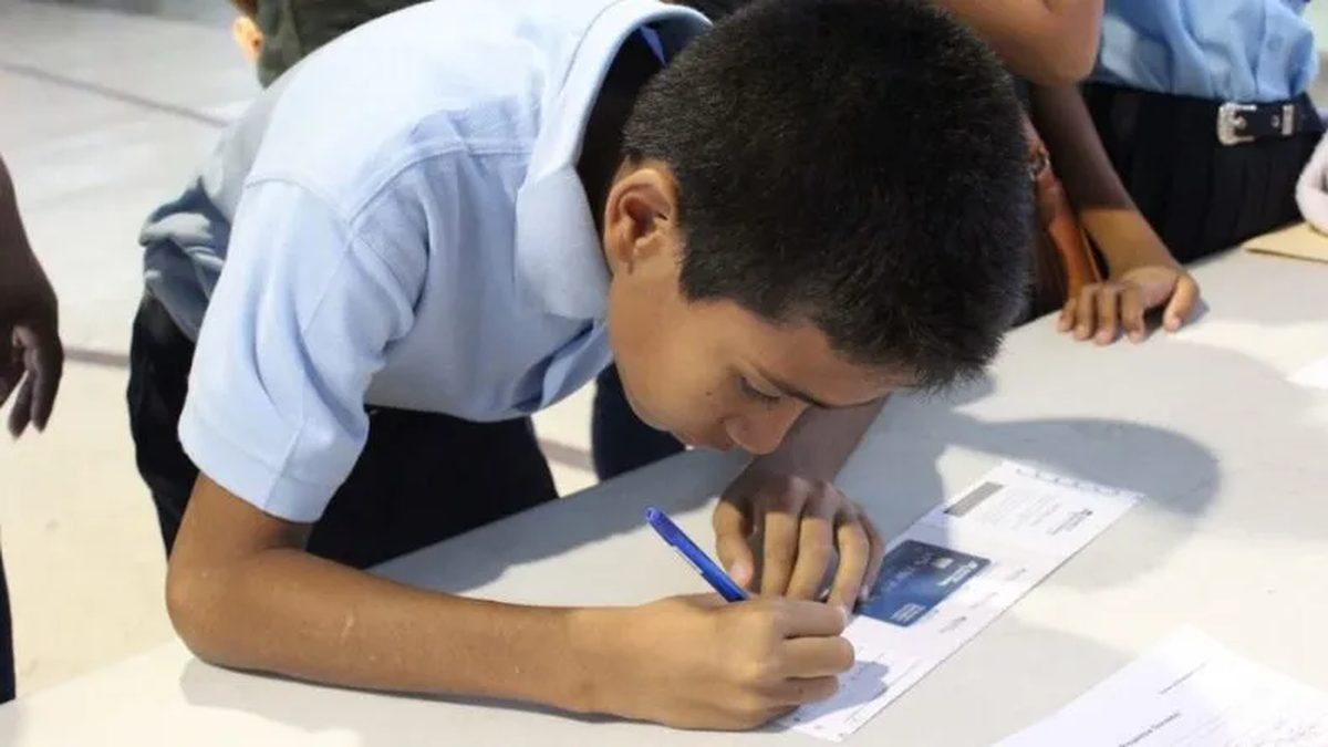 A parent reviewing payment documents on a phone or computer as Panama's PASE-U education benefit moves to ACH deposits