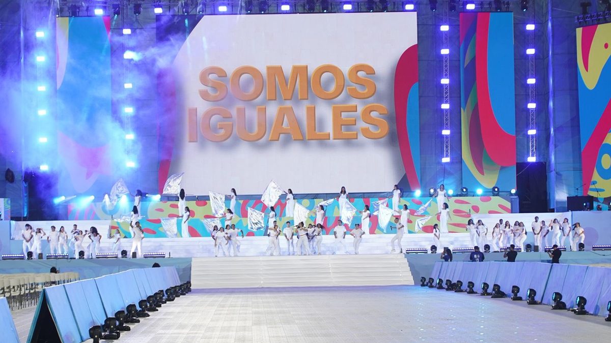 Athletes and organizers during the opening parade of the South American Youth Games in Panama with national flags and a ceremonial atmosphere