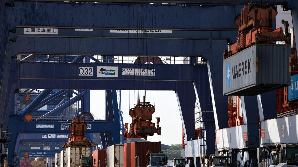 President José Raúl Mulino inspecting operations at the Port of Balboa in Panama
