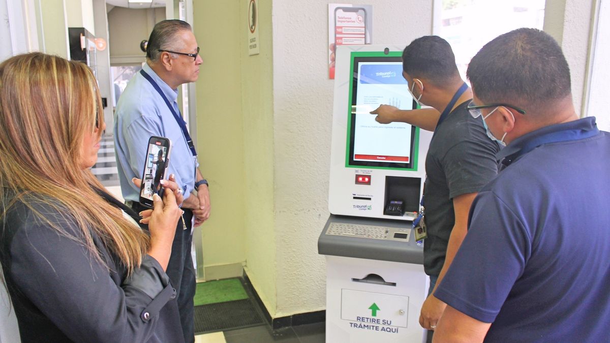 People using an in-person government registration kiosk in Panama for CEPANIM access