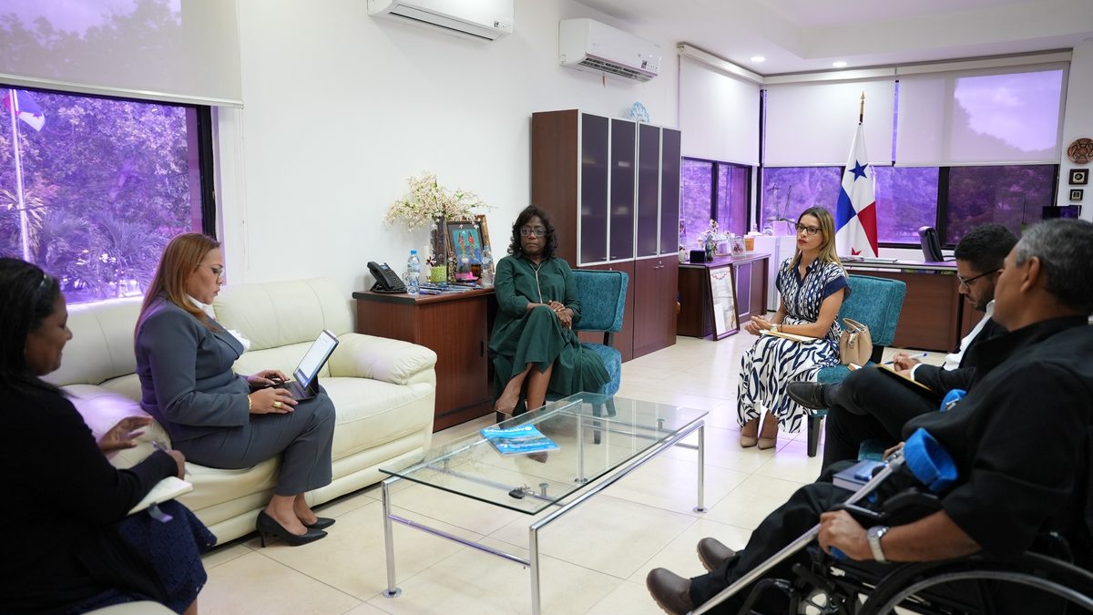 Students and instructors in a Panama technical training classroom or workshop focused on workforce skills