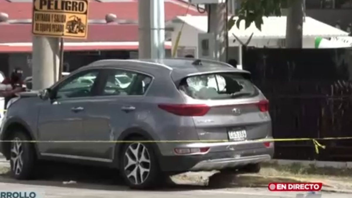 Police investigate a deadly shooting scene in Llano Bonito, Juan Díaz, with officers near a cordoned-off urban street in Panama City