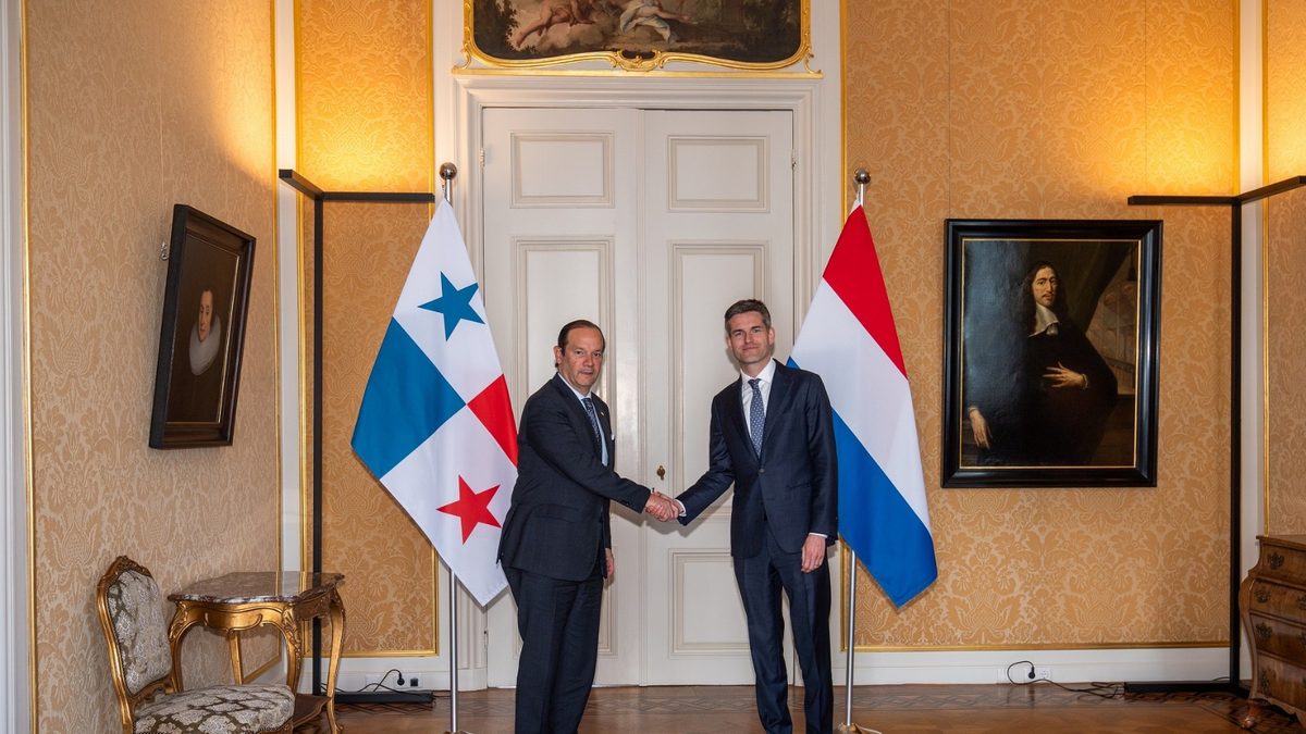 Panama and Dutch officials meeting to discuss security, justice, and anti-narcotrafficking cooperation