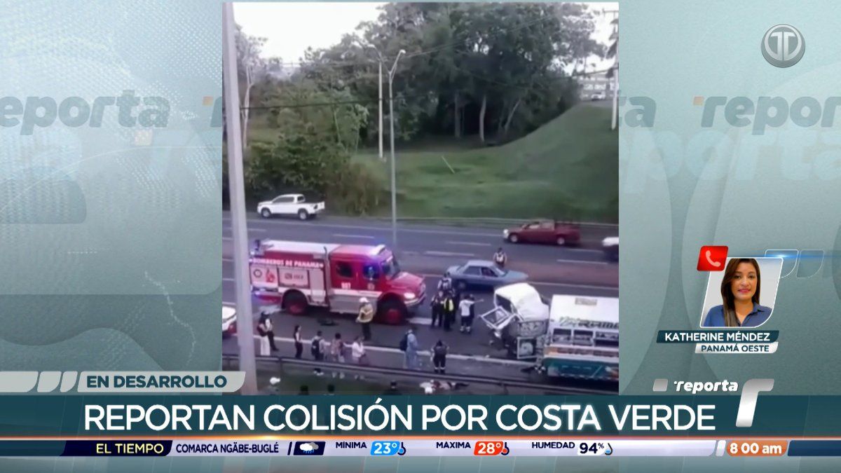 Emergency response near a highway bus collision on the Arraiján-La Chorrera route in Panamá Oeste