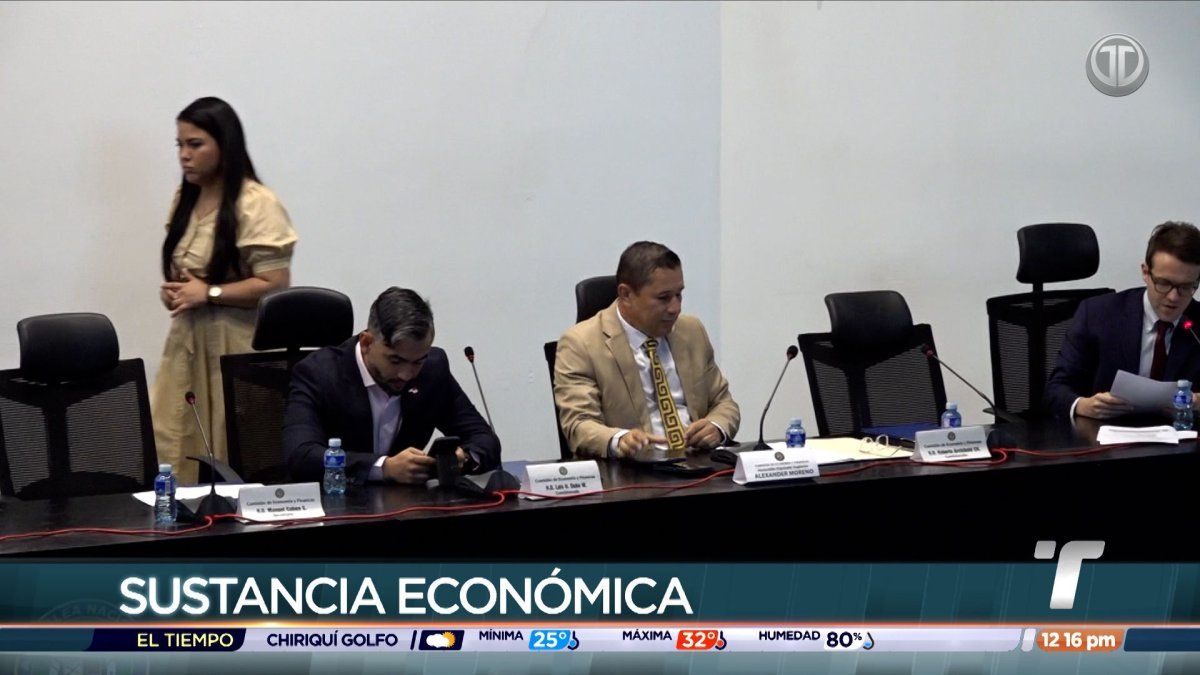 Members of Panama's National Assembly reviewing a tax reform bill in committee