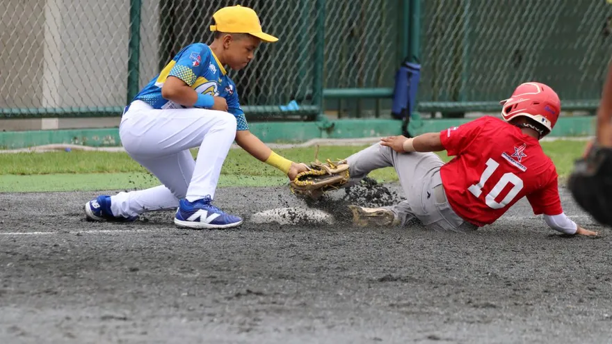 Young baseball players in Panama preparing for a youth national championship game