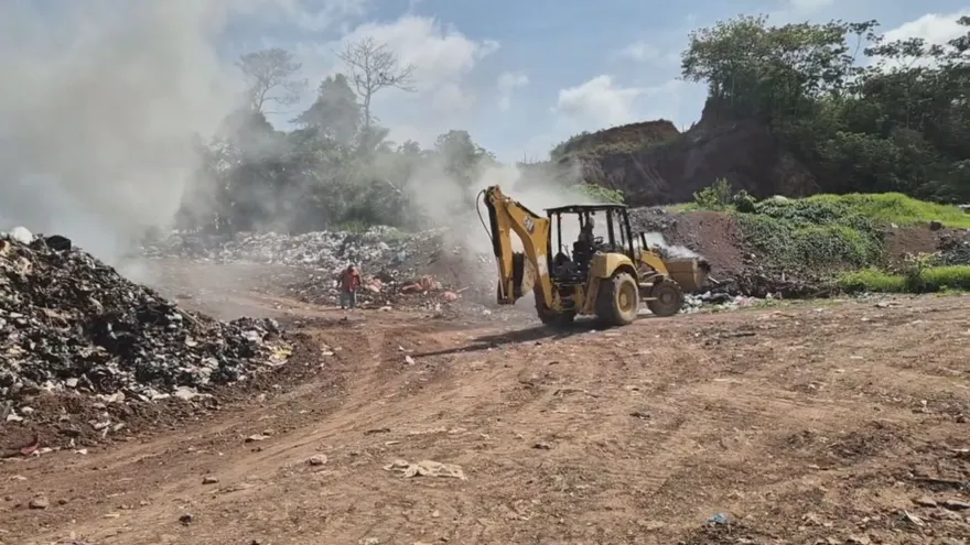 Residents near a smoking dumpsite in Montijo raising concerns about environmental contamination and nearby water sources