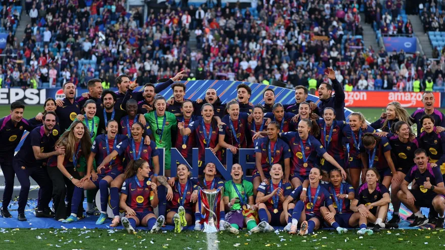 Barcelona women’s players celebrating a Champions League victory after defeating Lyon