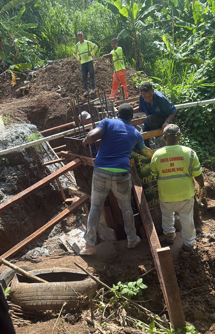 Workers and officials near a vehicle bridge in Chilibre San Vicente as part of rehabilitation and beautification work in Panama Norte
