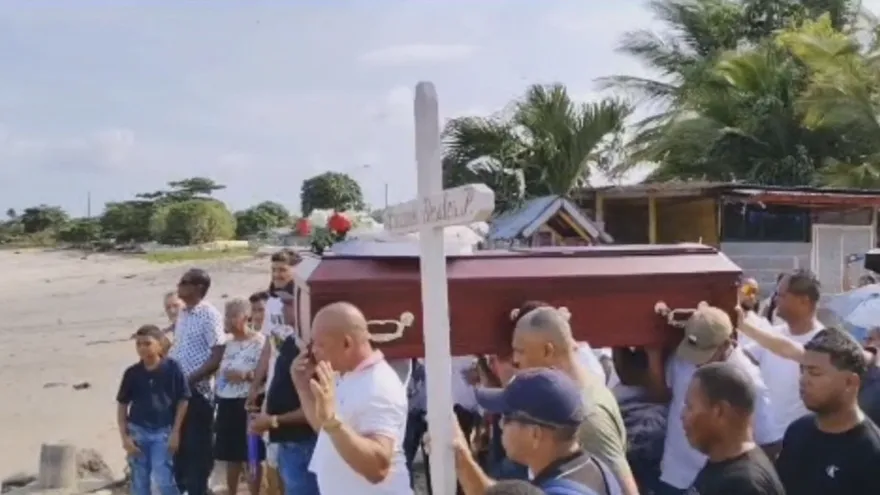 Mourners walking together in Puerto Caimito near the coast to honor a young fisherman from Anchovetas II