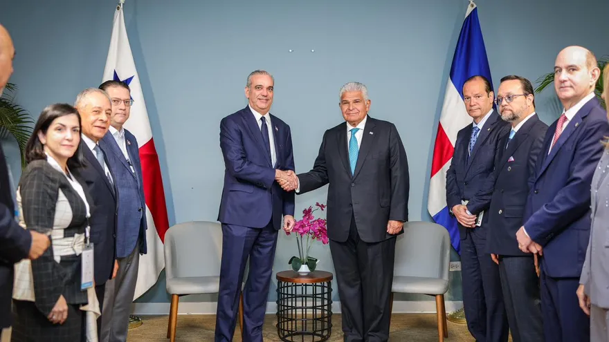 Officials from Panama and the Dominican Republic meeting to discuss trade, tourism and regional security cooperation