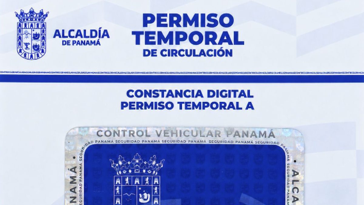 A municipal office in Panama City with a vehicle permit sticker and a QR code graphic representing the new circulation permit system