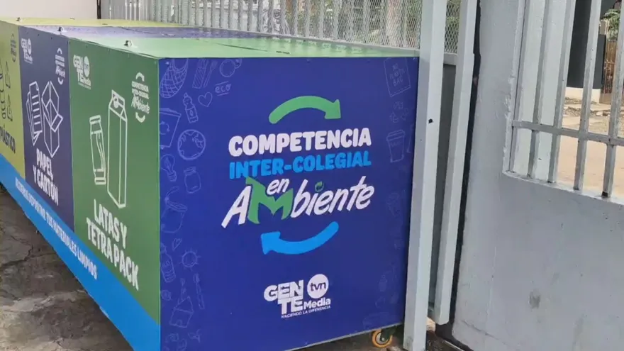 Students and teachers taking part in an environmental education exhibition at a Panama school focused on recycling