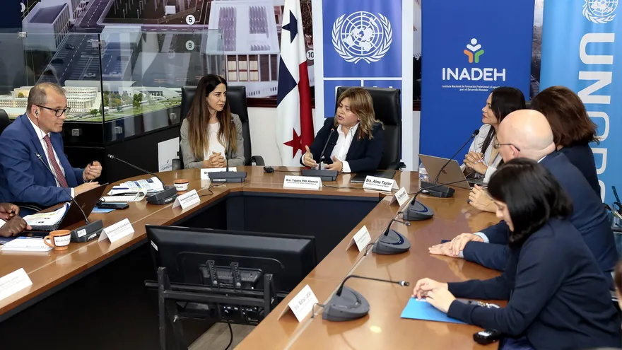 International delegates discussing vocational training initiatives in Panama focused on logistics, technology, construction, tourism, and services