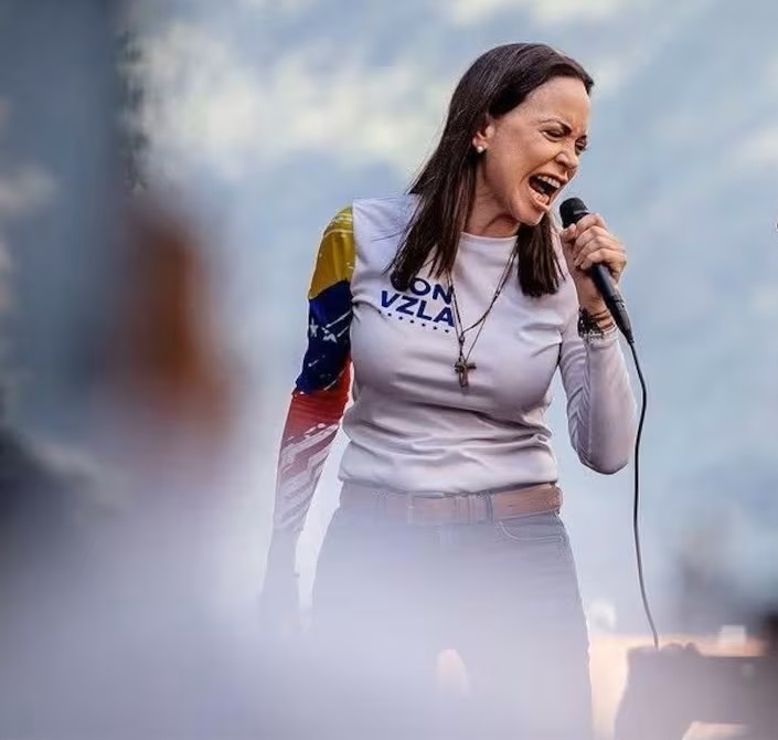 María Corina Machado speaking with Venezuelans in Panama during a political appearance
